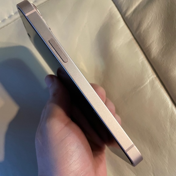 LIKE NEW!!! PINK IPHONE 13 MINI!! - Picture 3 of 8